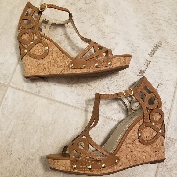 Adrienne Vittadini cinthian cream cork wedges - Picture 3 of 6
